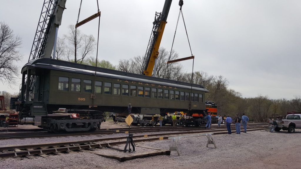 DL&W 595 suspended by two cranes