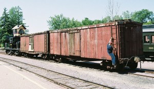 LS&I boxcars #2026 (behind locomotive) and #2011 upon delivery at North Freedom, July 19, 2007. Jim Connor photo.