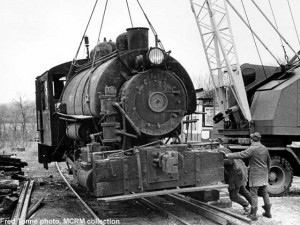 Unloading Central IL Public Service #6 at North Freedom, 1965; Fred Tonne photo.